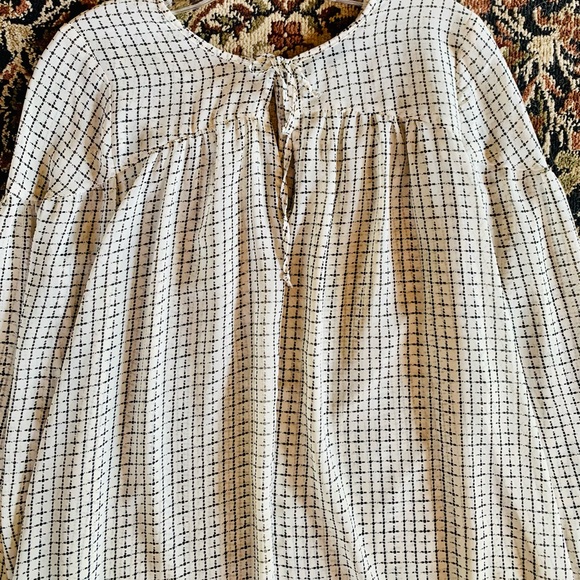 Gibson Tops - Gibson Patterned Back-Keyhole BoHo Blouse